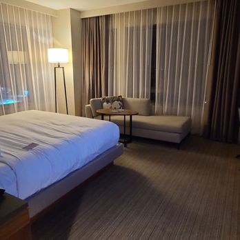 Hyatt Regency - King corner room - Hotels Near Me - Renton, Washington