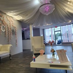 The Peach Bar - Waiting area before getting waxed