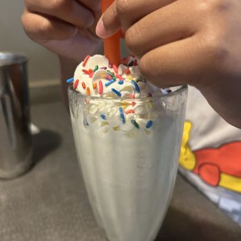 Fuddruckers - Vanilla shake - Burgers Near Me - Hummelstown, Pennsylvania