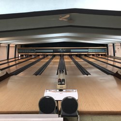 Salle de Quilles St-Joseph - Old school bowling alley. Needs love but if you can make your own fun with good friends it's a great intimate place to go. Pool table too.