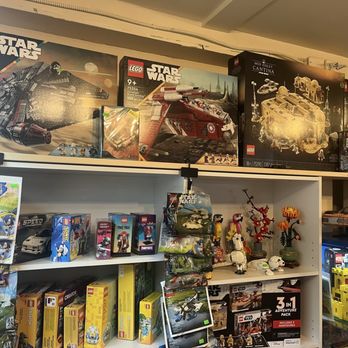 Brick In The Wall - Lots of Star Wars sets! - Used, Vintage & Consignment Near Me - Centralia, Washington