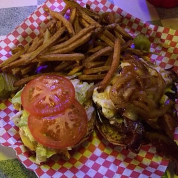 Coyote Bluff Cafe - Bacon burger - Burgers Near Me - Amarillo, Texas