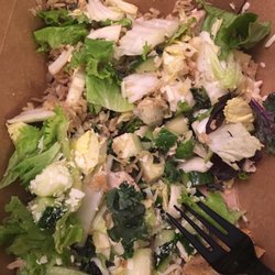 The Chopped Leaf - Nomnomnom Lettuce, kale, apples, feta, brown rice, chicken and goddess sauce. Yes please!!