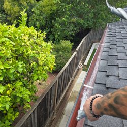 Squeegee Pros - Gutter Cleaning