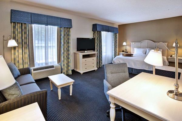 Hampton Inn & Suites Cape Cod-West Yarmouth by null