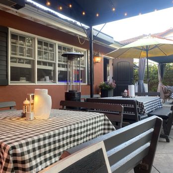 Beach Pit BBQ - Perfect Seating Outside - Barbeque Near Me - Costa Mesa, California