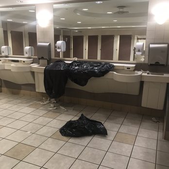 AMC QUAIL SPRINGS MALL 24, Oklahoma City, Oklahoma - 2501 W Memorial Rd