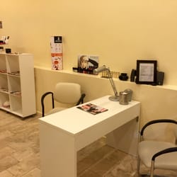 De Pies y Manos - El interior del local.