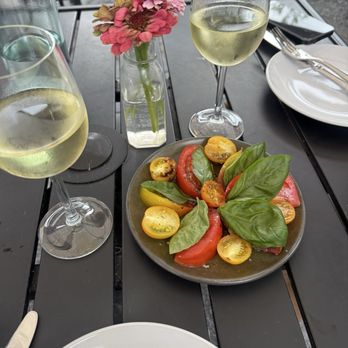 The Crooked Ram - Special - dressed heirloom tomatoes - Beer, Wine & Spirits Near Me - Manchester, Vermont