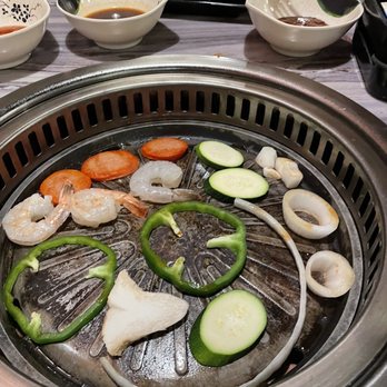 Hoshi BBQ Coréen - a variety of vegetables on a grill - Korean Near Me - Pointe-Claire, Quebec Hoshi BBQ Coréen - a variety of vegetables on a grill - Korean Near Me - Pointe-Claire, Quebec