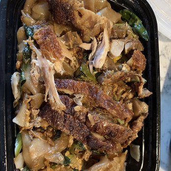 Kin'd - N3. Pad Se-Ew with duck cooked beyond recognition. - Thai Near Me - Fresh Meadows, New York