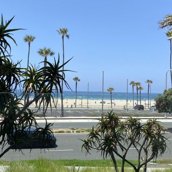 Bear Flag Fish - Patio seating view - Seafood Near Me - Huntington Beach, California Bear Flag Fish - Patio seating view - Seafood Near Me - Huntington Beach, California