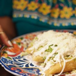 Bibi's Restaurant & Bar - Empanadas con queso oaxaca
