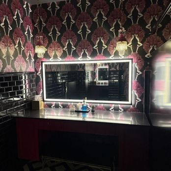 Moderna Bar & Pizzeria - Women's restrooms super fun and sexy - Pizza Near Me - Austin, Texas Moderna Bar & Pizzeria - Women's restrooms super fun and sexy - Pizza Near Me - Austin, Texas