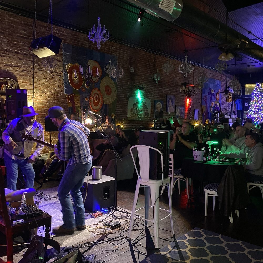 Fat Cat Lounge and Cafe - Open mic night on Thursday - Wine Bars Near Me - Smithville, Texas