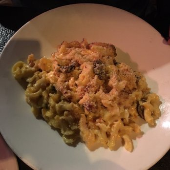 Yard House - Mac n Cheese - Bars Near Me - Long Beach, California