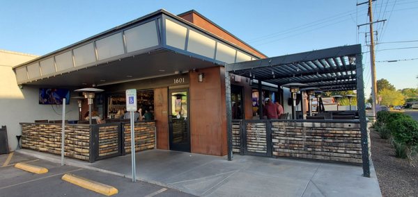 The Hudson Eatery & Bar by null