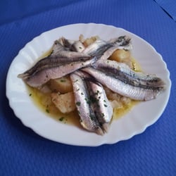 La Una y Media  Casa Rufino - Tapa de Boquerones en vinagre y patatas aliñadas. El arte de unir dos tapas clásicas con un excelente resultado.