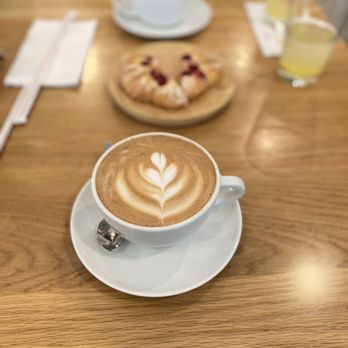 Mercado - Capuchino - American Near Me - Montclair, New Jersey