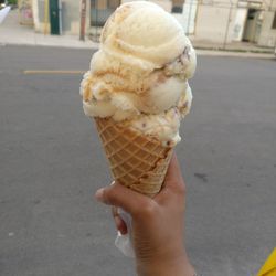 Maple Leaf Dairy - Pralines and cream
