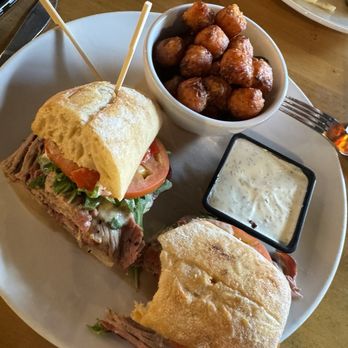 Tap & Vine at 559 - Gastropubs Near Me - Medford, Oregon