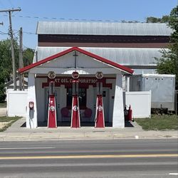 The World's Largest Ball of Twine - Old gas station in Cawker Kansas