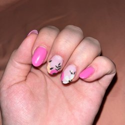 Stellar Nails and Spa - UV gel with design