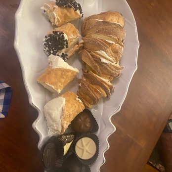 Mike's Pastry - lobster claws and cannolis - Bakeries Near Me - Boston, Massachusetts Mike's Pastry - lobster claws and cannolis - Bakeries Near Me - Boston, Massachusetts