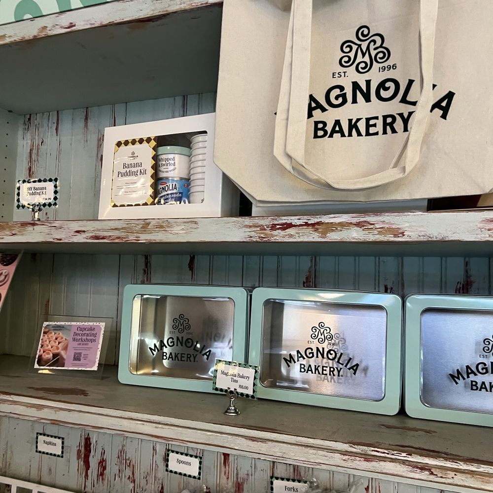 Magnolia Bakery - Bakeries Near Me - Chicago, Illinois