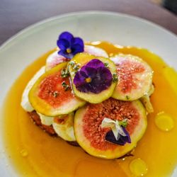 Grilled brioche with figs, ricotta and honey