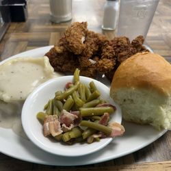 Evey's Cafe & Lounge - Fried chicken, mashed potatoes with gravy, green beans and dinner roll.