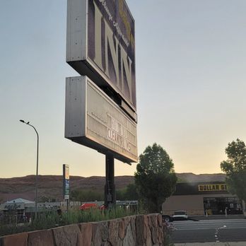 Silver Sage Inn - Sign - Hotels Near Me - Moab, Utah