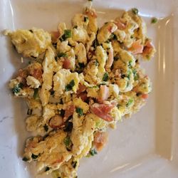 El Portal Restaurant & Bakery - Huevos pericos