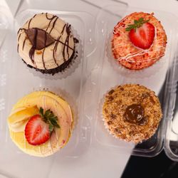 Crumbs Up Bakery - Cupcakes