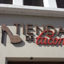 Tienda de Tacones - Su cartel por calle Urquiza