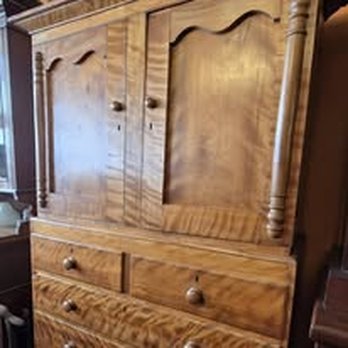 Paraphernalia Antiques - Antiques Near Me - Wilmington, Illinois