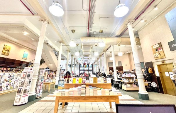 Barnes & Noble by null