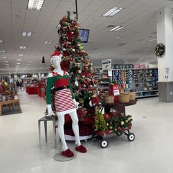 Pacific Views Marine Corps Exchange - Creepy mannequin near the front door