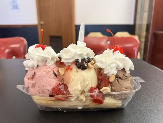 Clinton's Soda Fountain by null