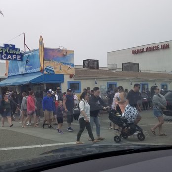 Brad's Restaurant - Line around the block for Splash Cafe! I can see why Brad's so jealous and would rather spread rumors about them. - Seafood Near Me - Pismo Beach, California
