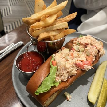 Off the Common - Cape cod lobster roll - New American Near Me - Boston, Massachusetts