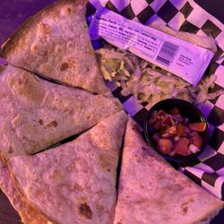 Leaderboard Arcade Bar & Pizzeria - Quesdadilla