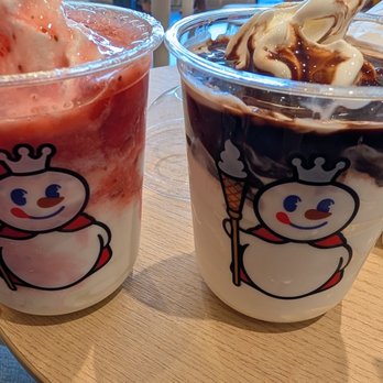 Mixue - strawberry & chocolate sundae - Ice Cream & Frozen Yogurt Near Me - Sunnyvale, California Mixue - strawberry & chocolate sundae - Ice Cream & Frozen Yogurt Near Me - Sunnyvale, California