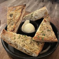 Bacio Italiano - Garlic toast