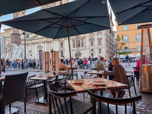 Camillo a Piazza Navona by null