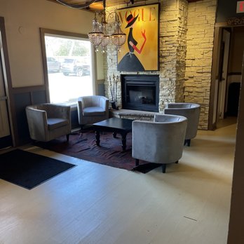 Penguin Drive In - Waiting area - Burgers Near Me - Charlotte, North Carolina