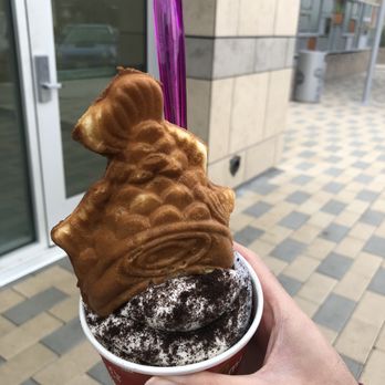 Somisomi - milk and black sesame swirl with oreo crumbs - Desserts Near Me - Cupertino, California
