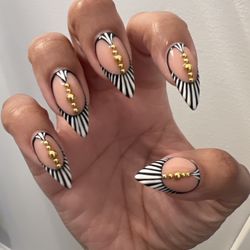 De Legend Nail Bar