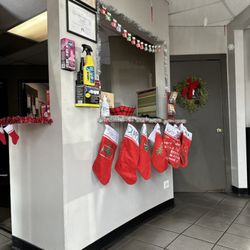 Jiffy Lube - Waiting for the oil change to be completed