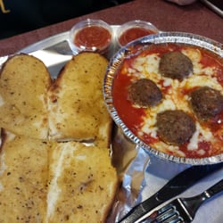 Cam's Pizzeria - Manicotti and meatballs